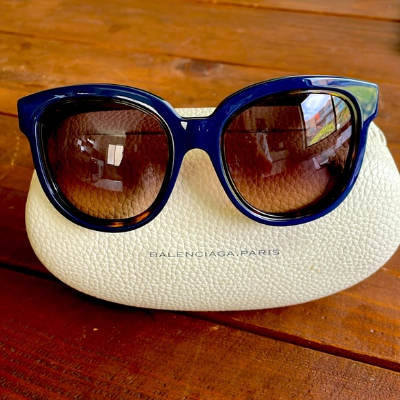 Balenciaga Sunglasses 0106/S 901 Blue Havana with Brown gradient lens - Picture 1 of 9